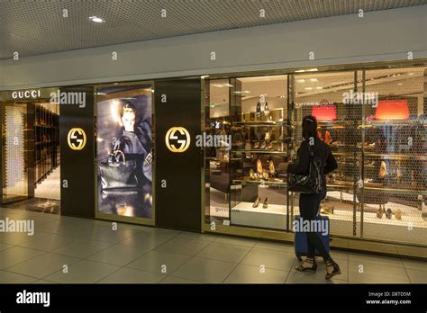 comprare gucci in aeroporto|Gucci roma fiumicino terminal.